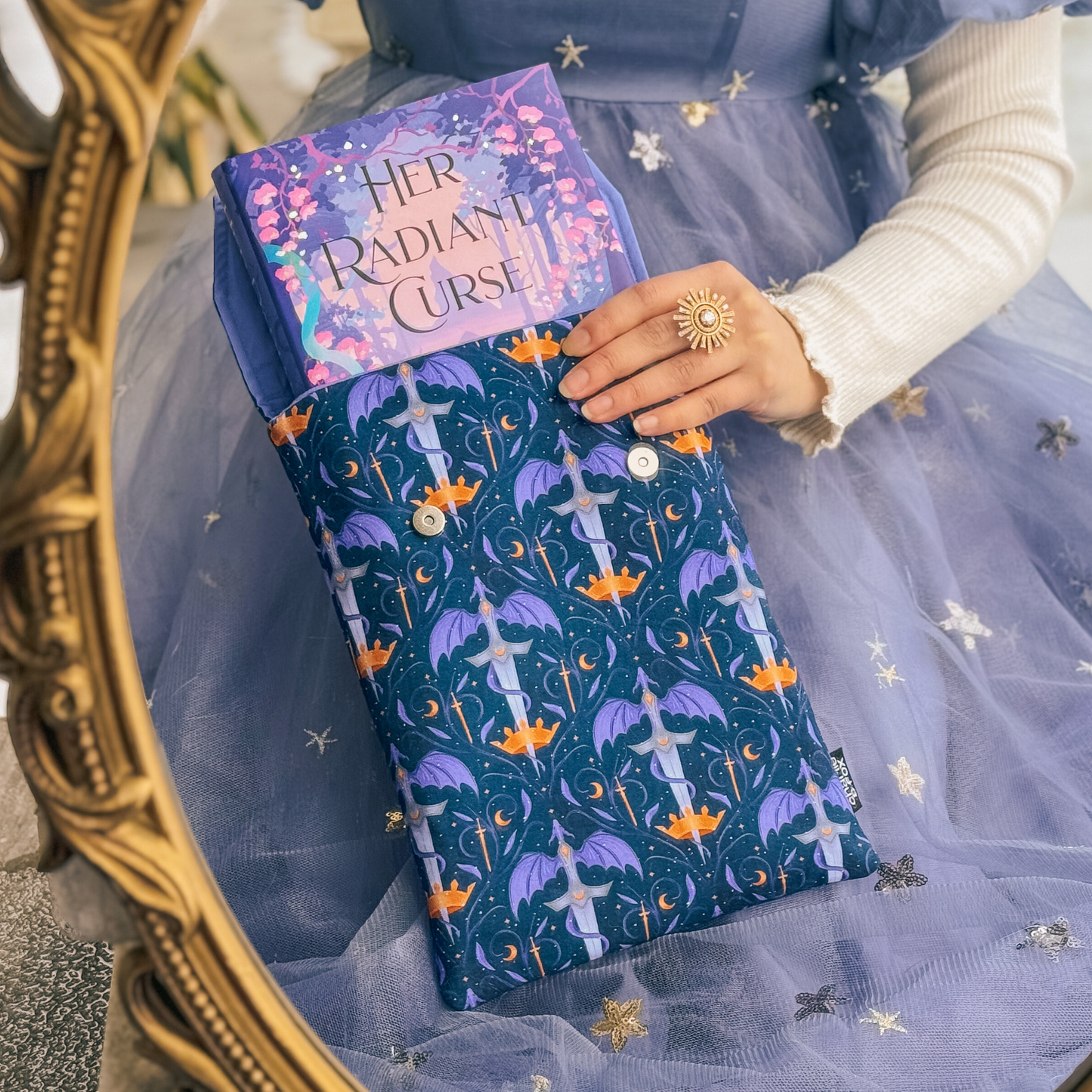 Charlie and Fox - Fantasy padded book sleeve: Large