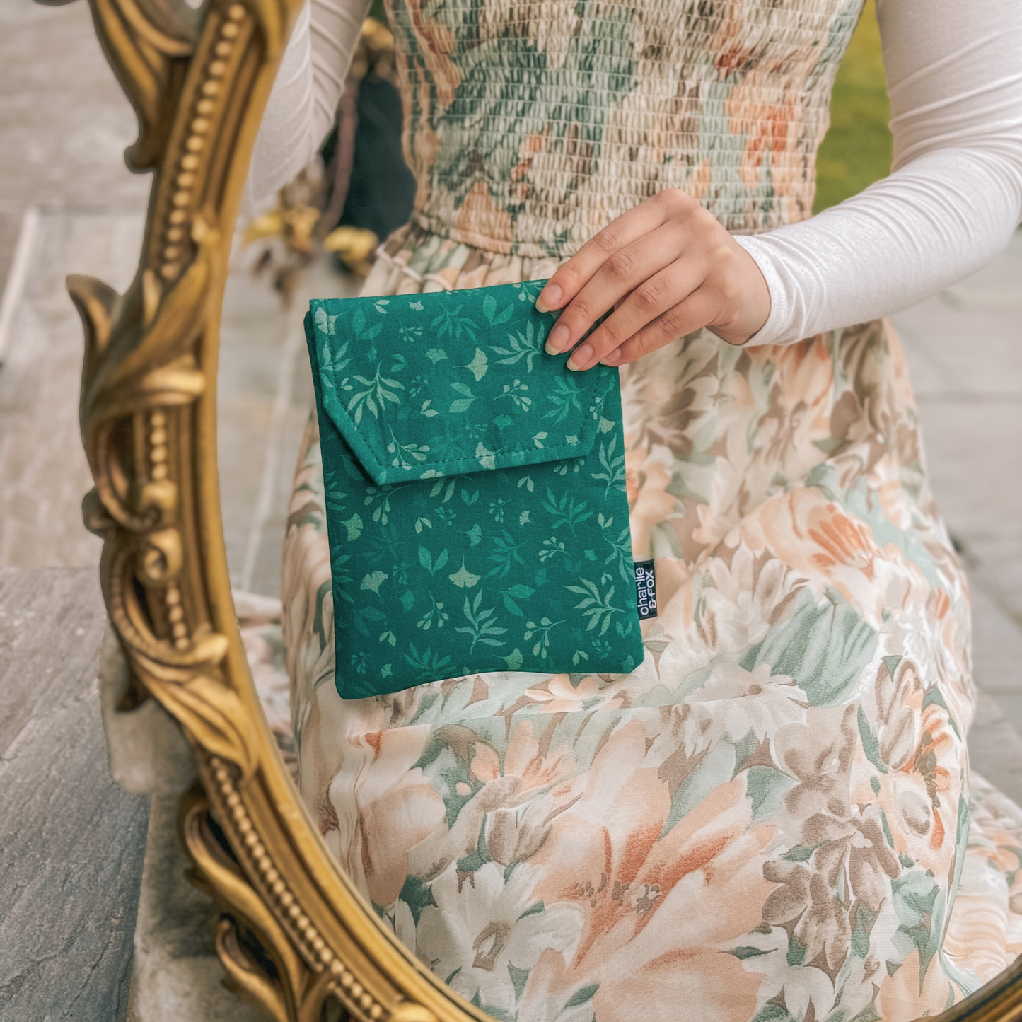 Charlie and Fox - Evergreen padded e-reader sleeve: Small