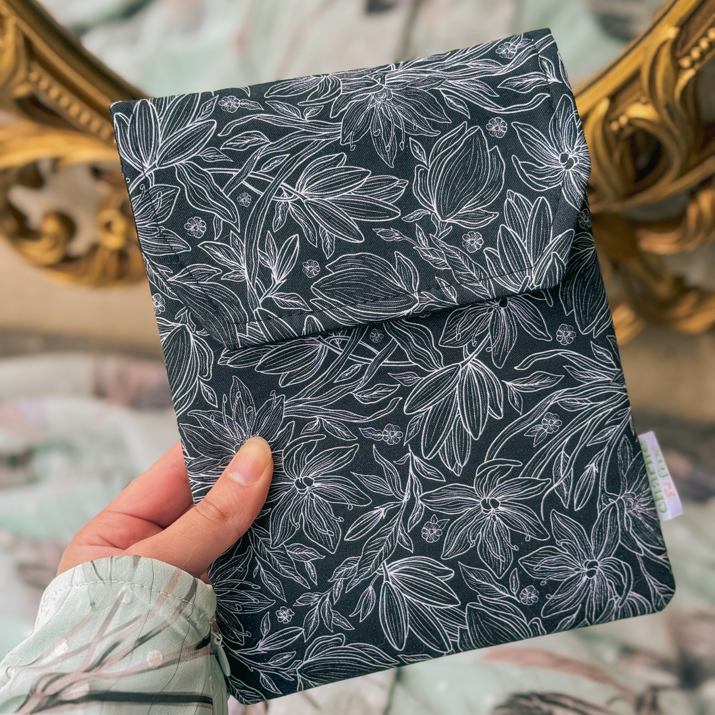 Charlie and Fox - The Lily Garden padded e-reader sleeve: Small
