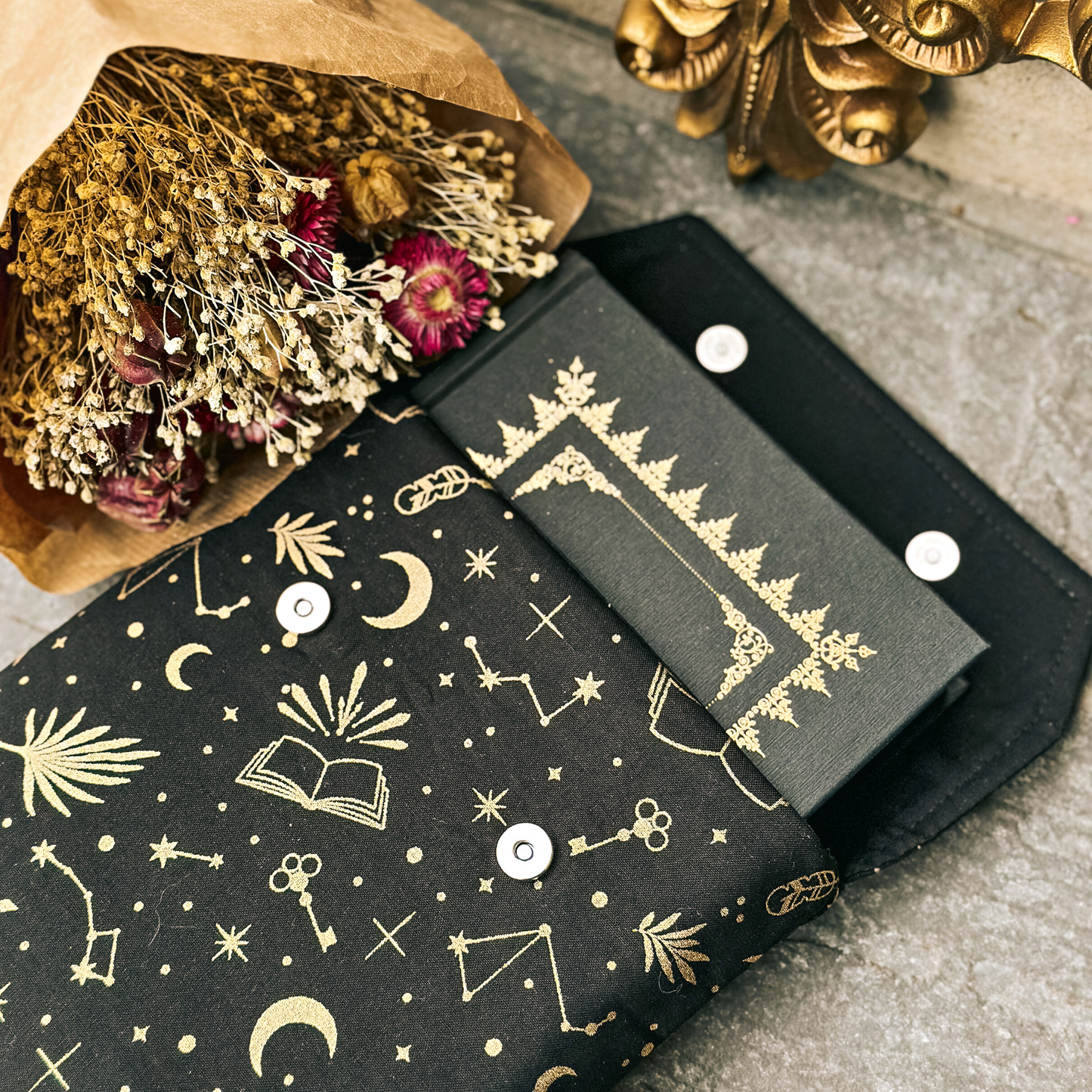 Charlie and Fox - Reading is Magic in Midnight padded book sleeve: Large