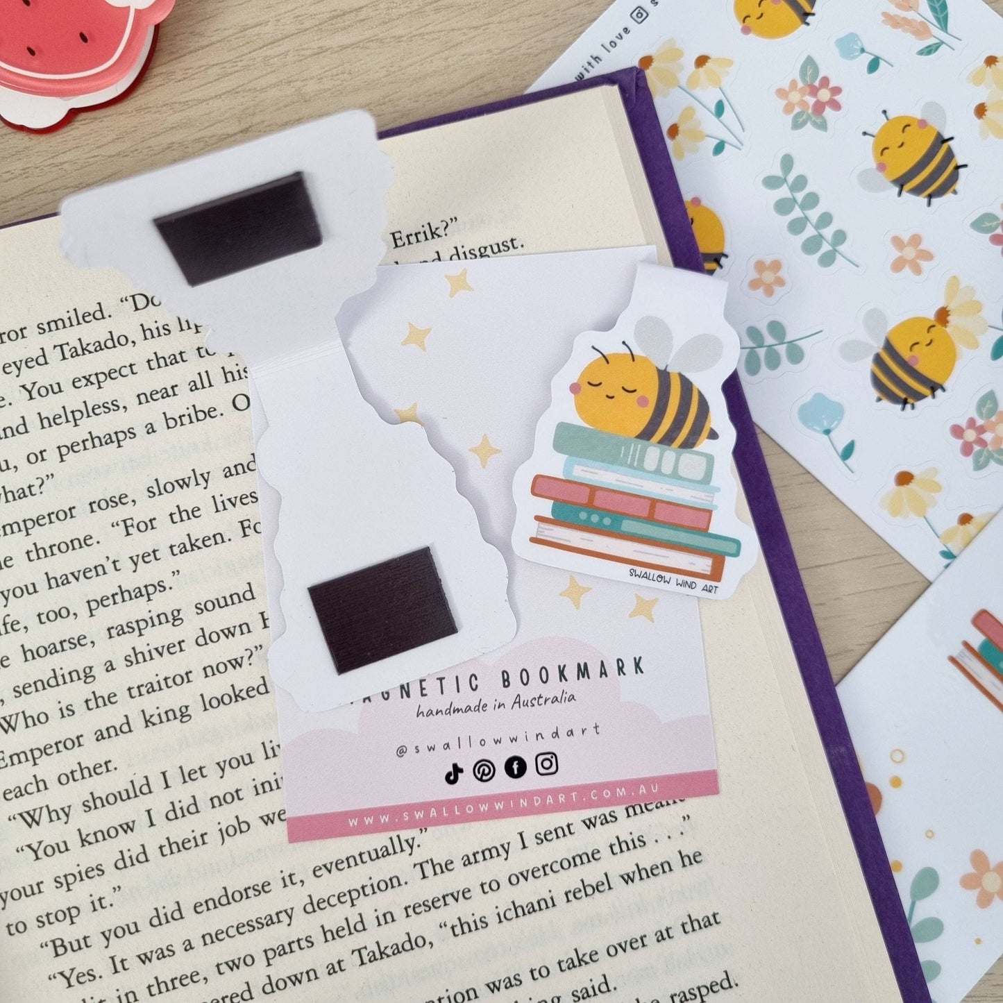 Magnetic Bookmark - Happy Bee with Books