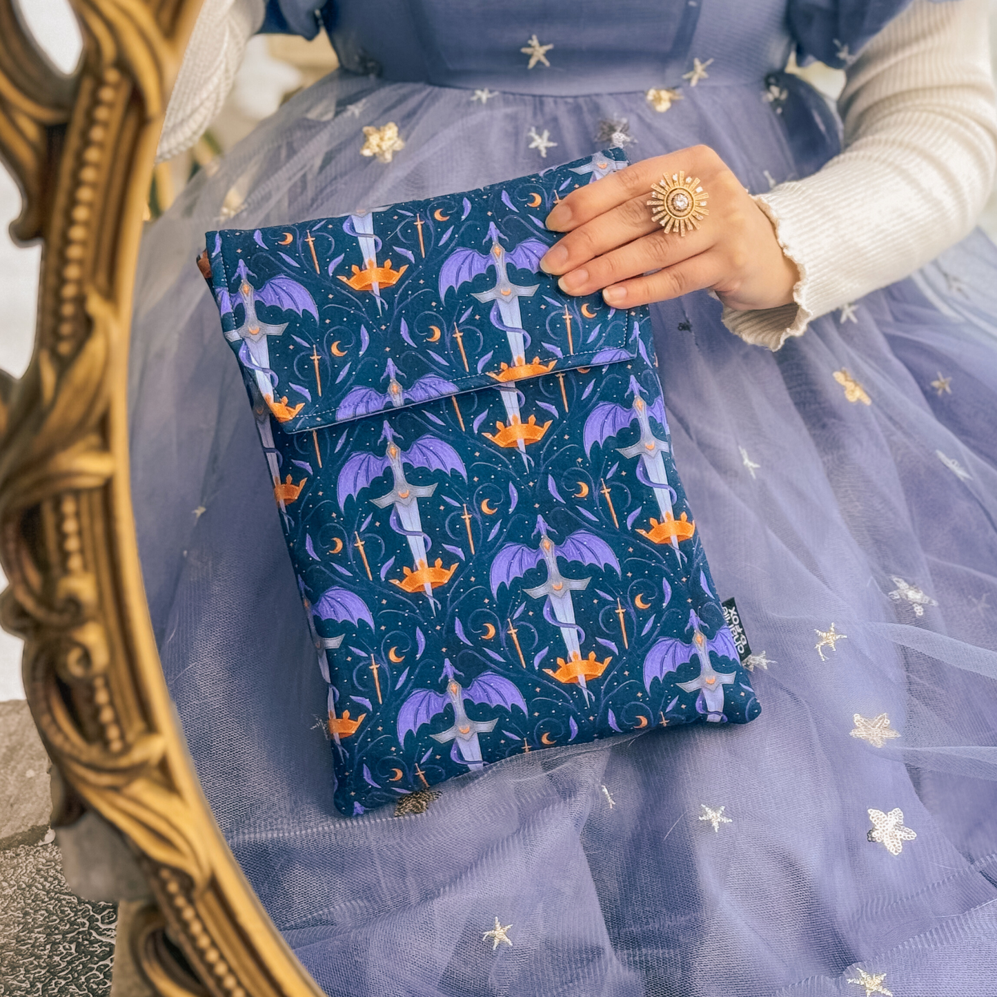 Charlie and Fox - Fantasy padded book sleeve: Large