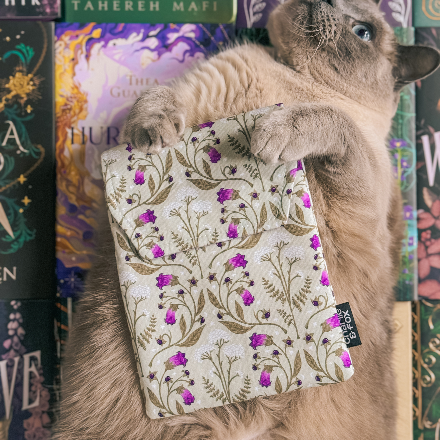 Charlie and Fox - Wildflowers padded e-reader sleeve: Small